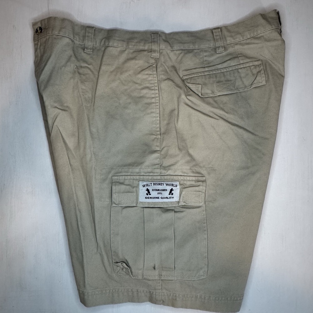 Walt Disney World Cargo Shorts Men's 40 Beige Khaki Disney Parks Logo Patch